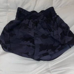 lululemon high rise shorts black camo